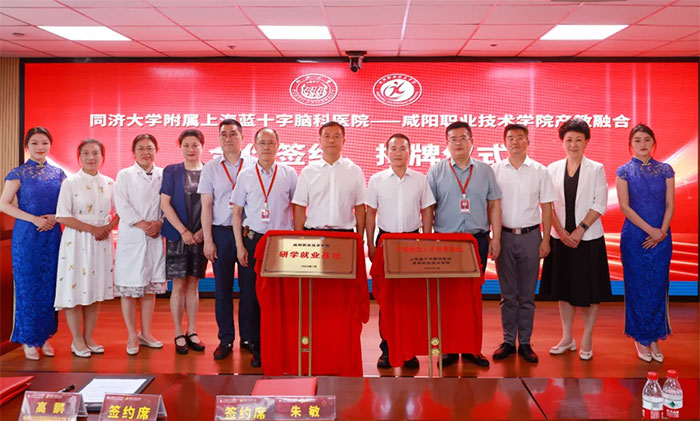 ԺУ���� �f(xi��)ͬ��(chu��ng)�¦�a(ch��n)���ںϺ������s���ƃxʽ����e��