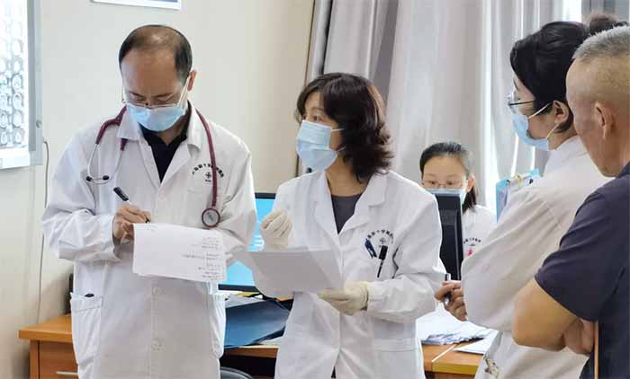 �������¹ڸ�Ⱦ��ġ������Z����Ч����������(j��ng)�ƌ��ҏ��o�����x�L�¹�